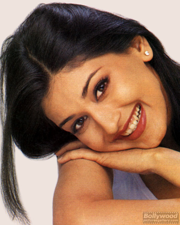 600px x 750px - Sonali Bendre - picture # 8